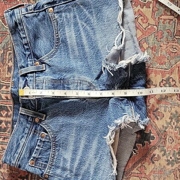 Levi’s 501 Womens cut off denim shorts size 26 - Picture 8 of 8